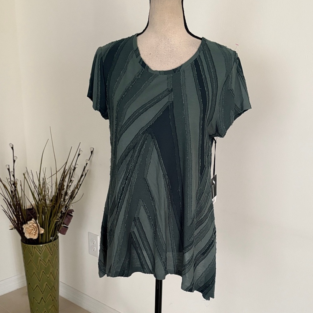 NWT simply Vera wang medium green shirt 939